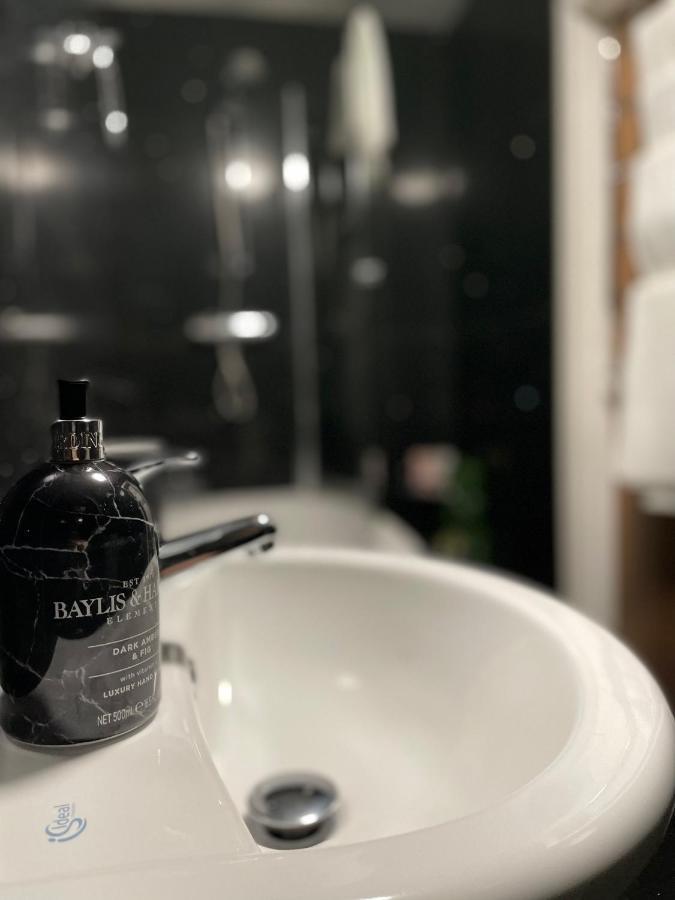 Luxurious 2 Bed Apartment In Heart Of Burnley With Private Parking Ngoại thất bức ảnh