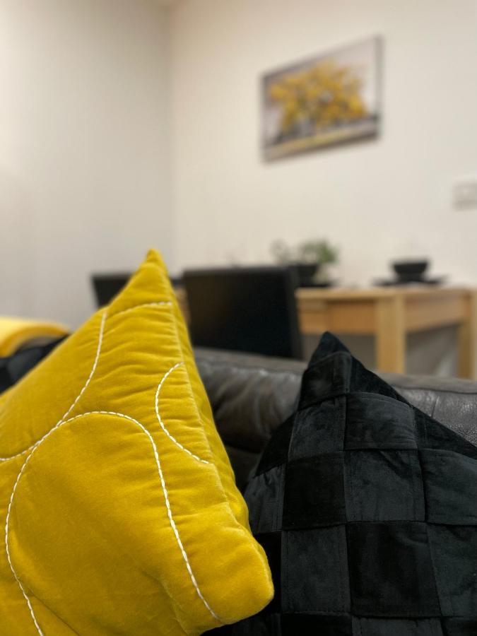 Luxurious 2 Bed Apartment In Heart Of Burnley With Private Parking Ngoại thất bức ảnh