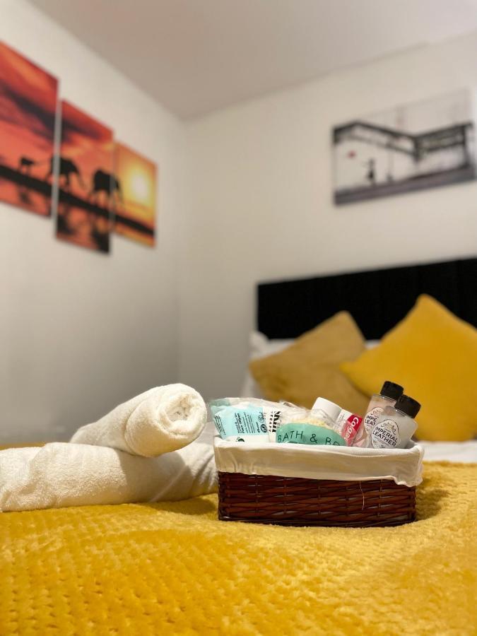 Luxurious 2 Bed Apartment In Heart Of Burnley With Private Parking Ngoại thất bức ảnh