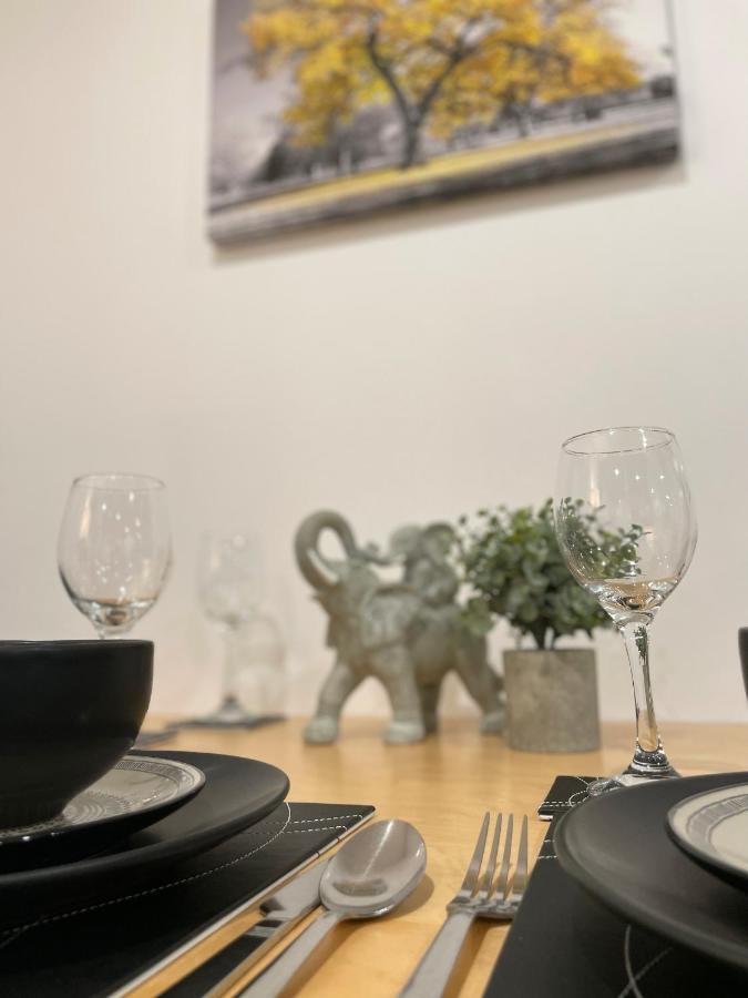 Luxurious 2 Bed Apartment In Heart Of Burnley With Private Parking Ngoại thất bức ảnh