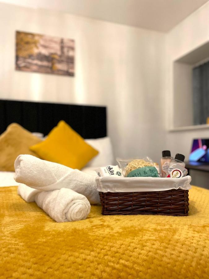 Luxurious 2 Bed Apartment In Heart Of Burnley With Private Parking Ngoại thất bức ảnh